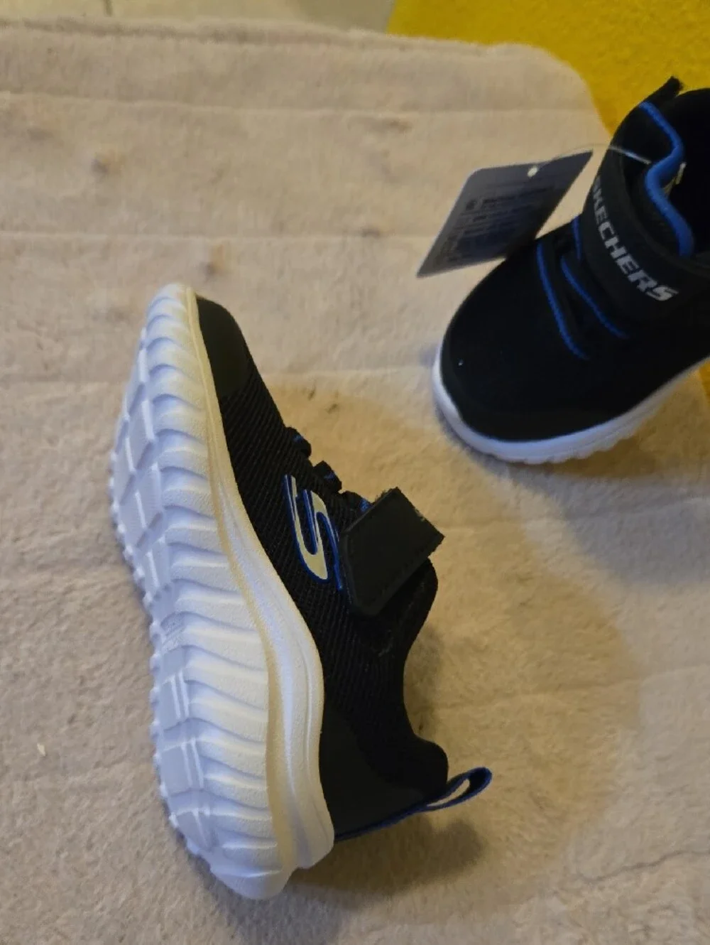 Skechers Toddler Boys Black and Blue Velcro Athletic Sneakers Nwt Sz 5
